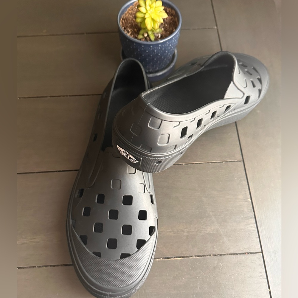 MTE Slip-On TRK VANS Shoe